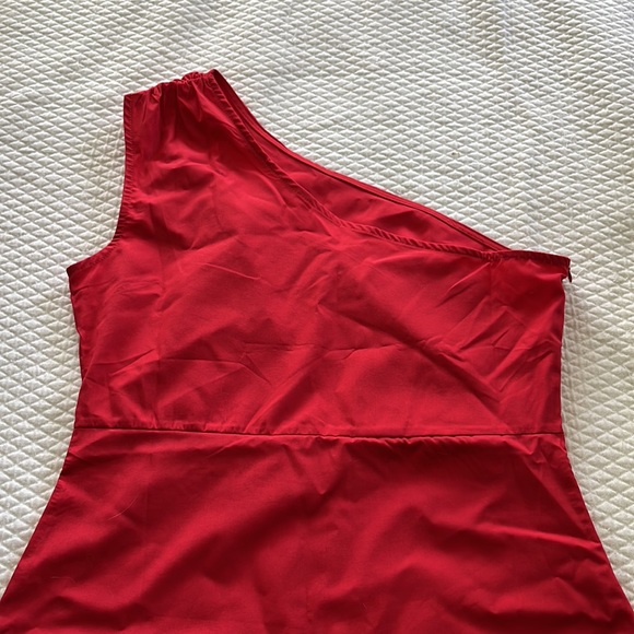 Red asymmetrical dress - Picture 3 of 3